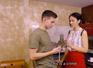 Трахнул русскую репетиторшу за воровство бус