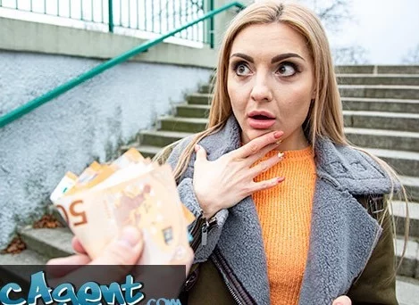 Эй, русская милфа, отсосешь у меня в лесу